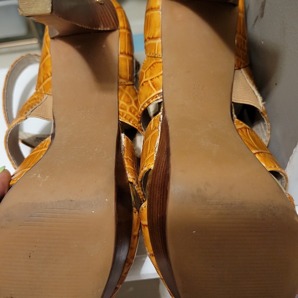 Michael Kors Croc Embossed Leather platform heels - Picture 4 of 5